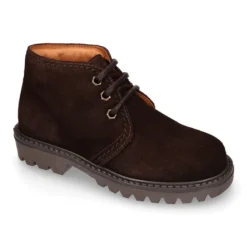 Bota niños vestir tipo todoterreno con cordones en piel serraje.
