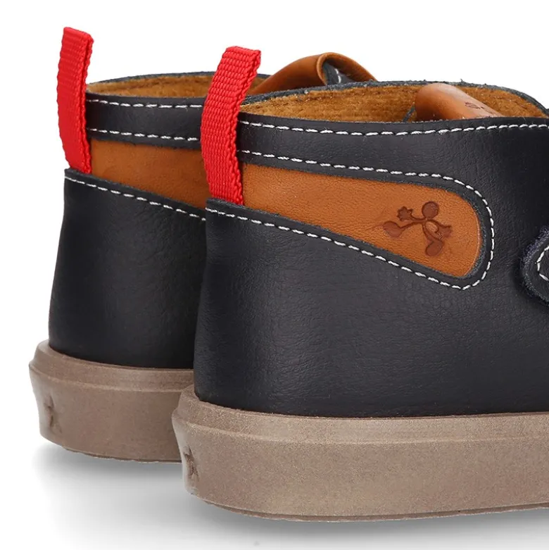 Bota niño tipo zapatilla sin cordones en PIEL NAPA.