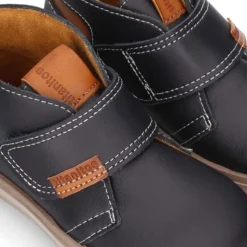 Bota niño tipo zapatilla sin cordones en PIEL NAPA.