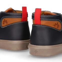 Bota niño tipo zapatilla sin cordones en PIEL NAPA.