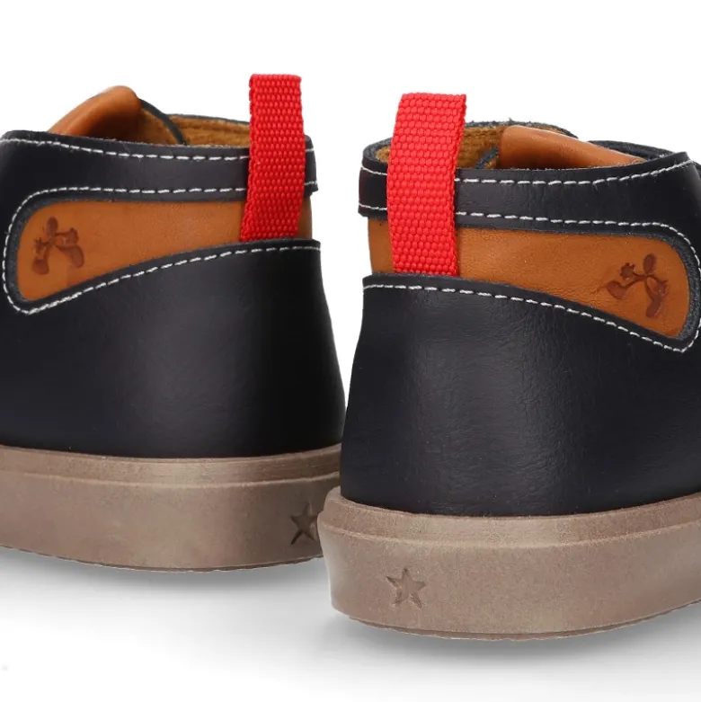 Bota niño tipo zapatilla sin cordones en PIEL NAPA.