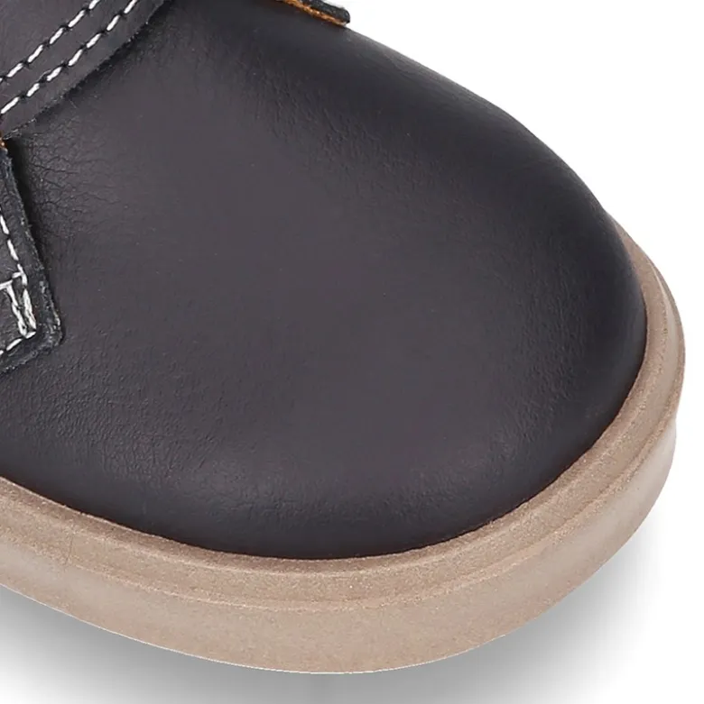 Bota niño tipo zapatilla sin cordones en PIEL NAPA.
