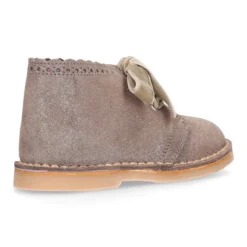 Bota Safari niña con cordones de TERCIOPELO y ondas en piel con brillos.