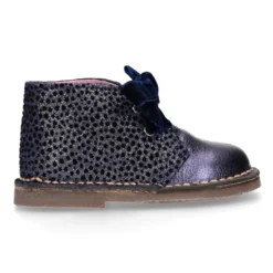 Bota Safari niña con cordones terciopelo y talonera FANTASÍA en piel con brillos.