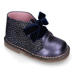 Bota Safari niña con cordones terciopelo y talonera FANTASÍA en piel con brillos.