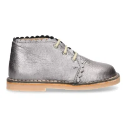 Bota Safari niña con cordones y ondas en piel METALIZADA.