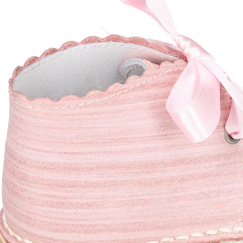 Bota Safari niñas con cordones seda y ondas en piel charol combinada.