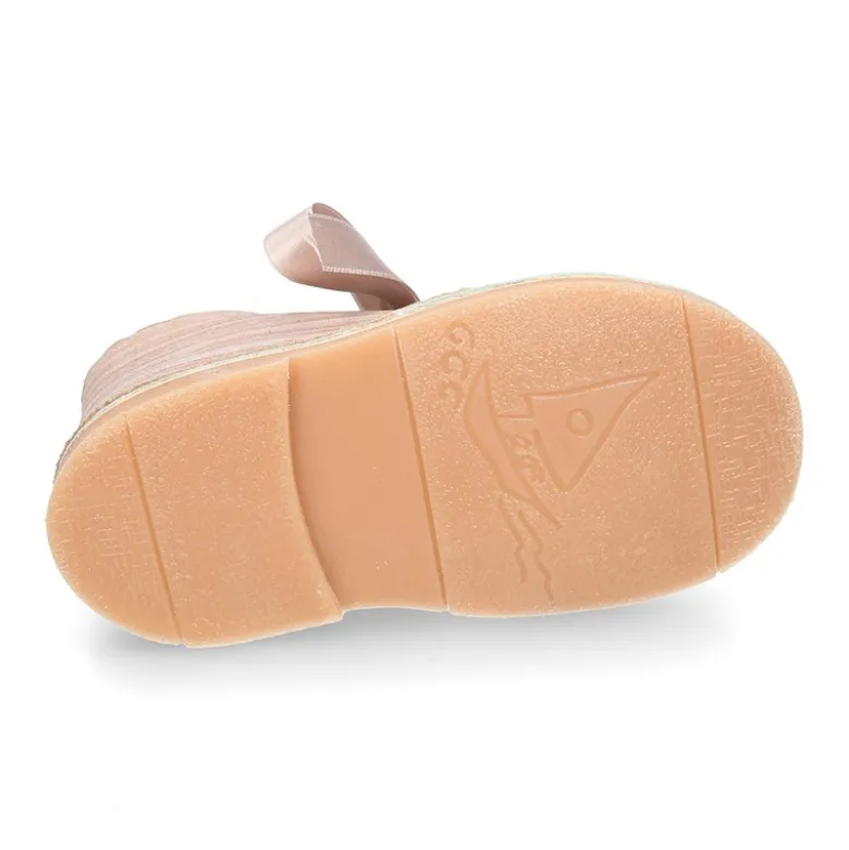Bota Safari niñas con cordones seda y ondas en piel charol combinada.