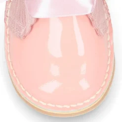 Bota Safari niñas con cordones seda y ondas en piel charol combinada.