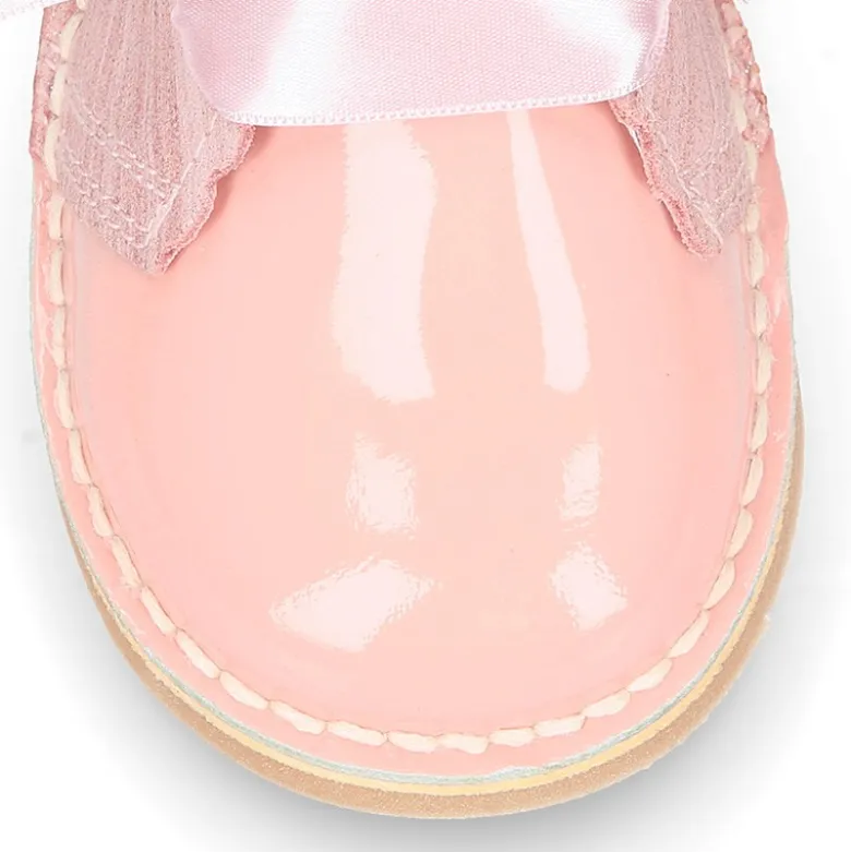 Bota Safari niñas con cordones seda y ondas en piel charol combinada.