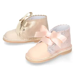Bota Safari niñas con cordones seda y ondas en piel combinada.