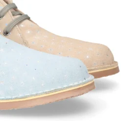 Bota Safari o Pisacacas con cordones y estampado con destellos en serraje.