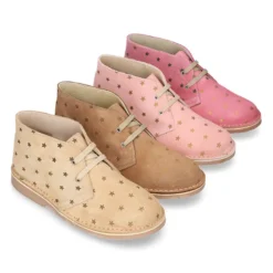 Bota Safari o Pisacacas con cordones y estampado con ESTRELLAS en serraje.