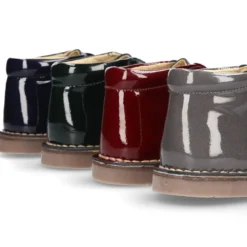 Bota Safari o Pisacacas niño con cordones en piel charol.