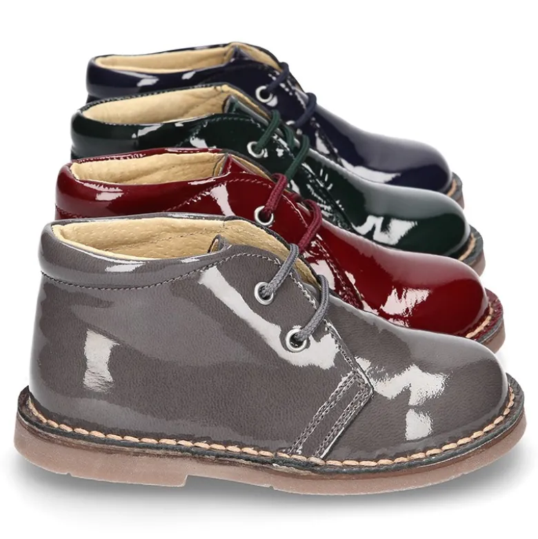 Bota Safari o Pisacacas niño con cordones en piel charol.