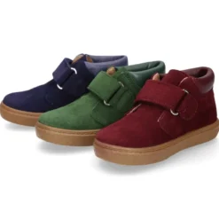 Bota tipo zapatilla niños sin cordones y cuello de NAPA en piel serraje.
