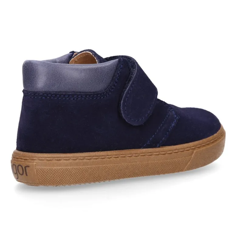Bota tipo zapatilla niños sin cordones y cuello de NAPA en piel serraje.