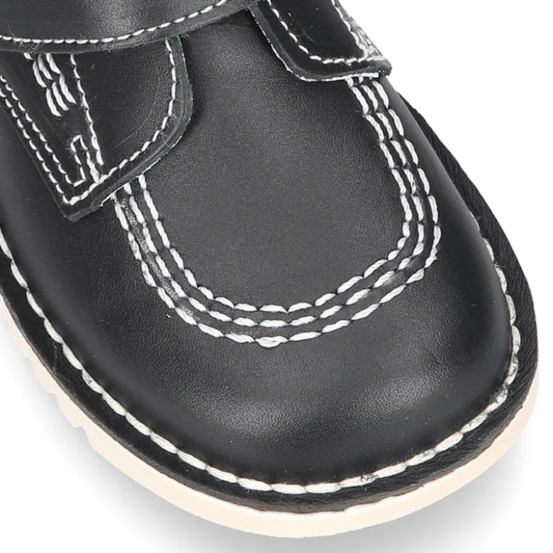 Botita básica sport sin cordones en piel lisa.