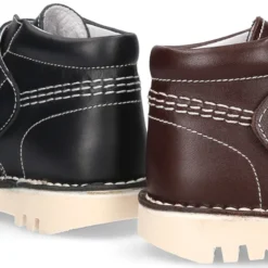 Botita básica sport sin cordones en piel lisa.