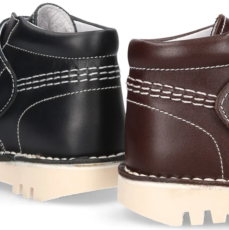 Botita básica sport sin cordones en piel lisa.
