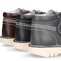 Botita básica sport sin cordones en piel lisa.