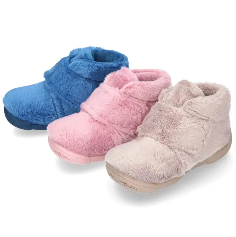 Botita casa niños sin cordones en lana con puntera y talonera reforzada.