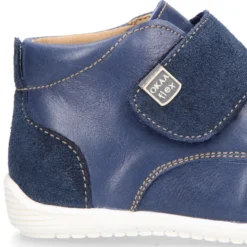 Botita casual niños OKAA FLEX sin cordones y puntera en Piel Napa SUAVE.