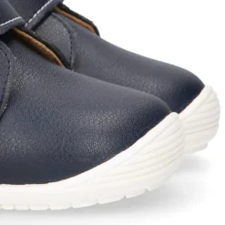 Botita casual niños OKAA FLEX sin cordones y puntera en color Azul Marino.