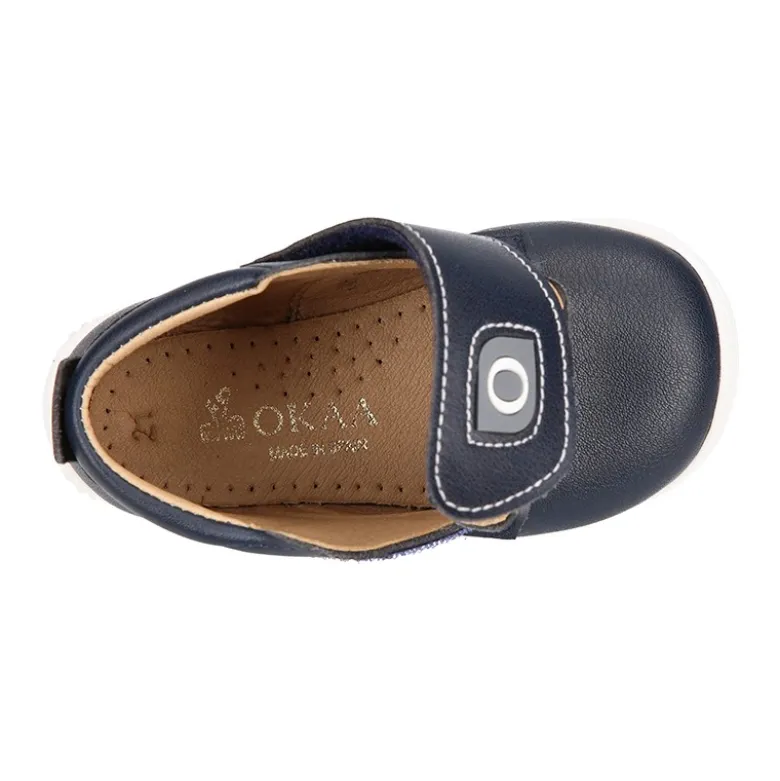 Botita casual niños OKAA FLEX sin cordones y puntera en color Azul Marino.