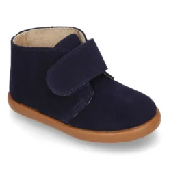 Botita casual niños sin cordones en piel serraje.