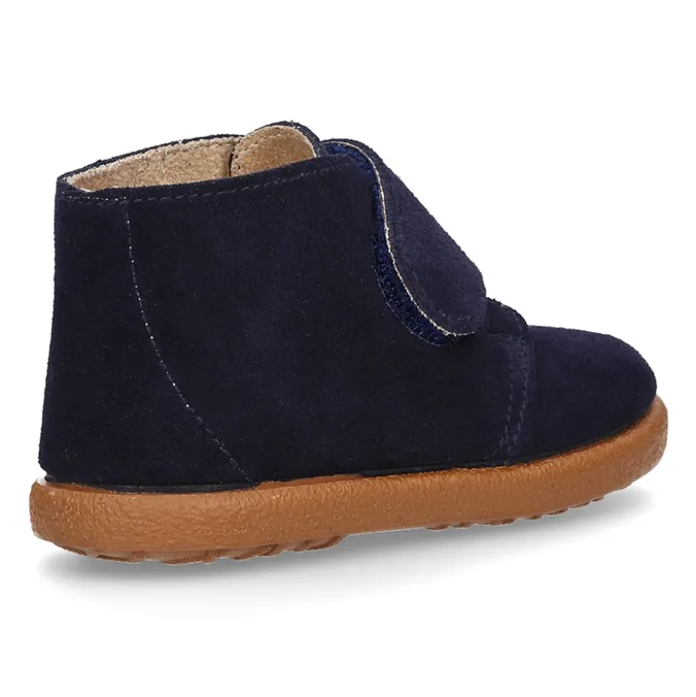 Botita casual niños sin cordones en piel serraje.