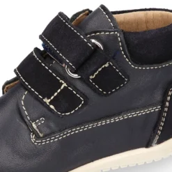 Botita casual respetuosa niños OKAA FLEX sin cordones y puntera en Piel Napa en colores OTOÑALES.