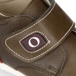 Botita casual respetuosa niños OKAA FLEX sin cordones en colores OTOÑALES.