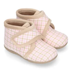 Botita de casa niños sin cordones en lana con CUADROS.
