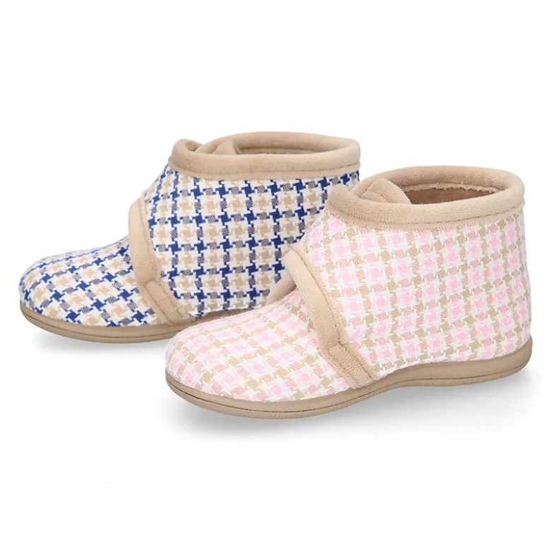 Botita de casa niños sin cordones en lana con CUADROS.