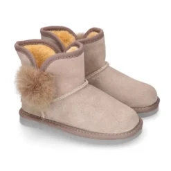 Botita niña tipo Australiana con POMPÓN en piel serraje.