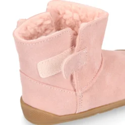 Botita niños Blanditos by Crio´s sin cordones en piel serraje con forro borreguito.
