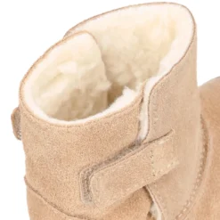 Botita niños Blanditos by Crio´s sin cordones en piel serraje con forro borreguito.