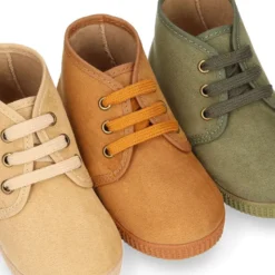 Botita niños CASUAL con cordones en Serratex.
