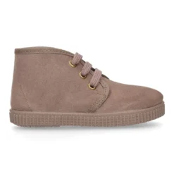 Botita niños CASUAL con cordones en Serratex en colores pasteles.