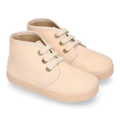 Botita niños CASUAL con cordones en Serratex en colores pasteles.