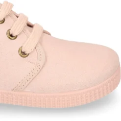 Botita niños CASUAL con cordones en Serratex en colores pasteles.