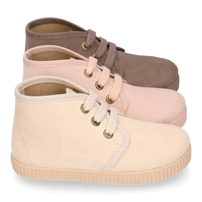 Botita niños CASUAL con cordones en Serratex en colores pasteles.