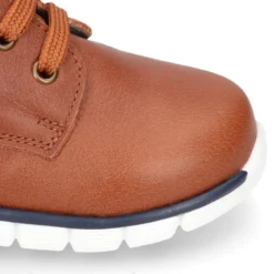 Botita niños casual tipo montaña para vestir en piel EXTRA SUAVE.