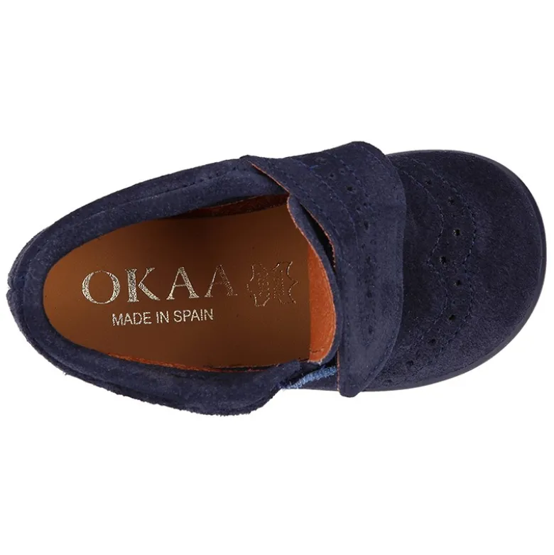 Botita niños clásica sin cordones tipo Blucher en piel serraje con diseño pala vega.