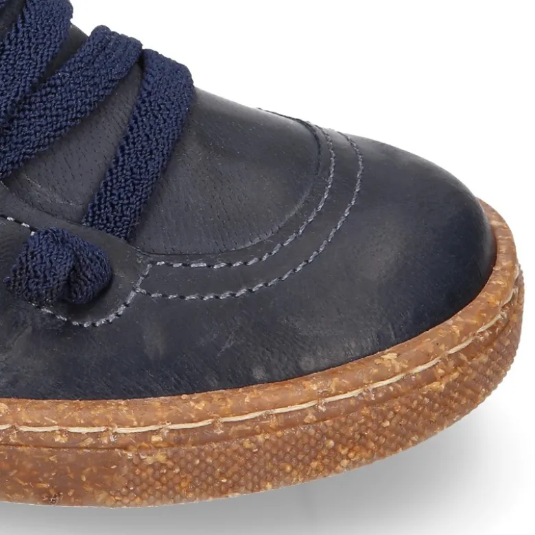 Botita niños OKAA ECO con cordones elásticos y cremallera en Piel Napa RÚSTICA SUAVE.