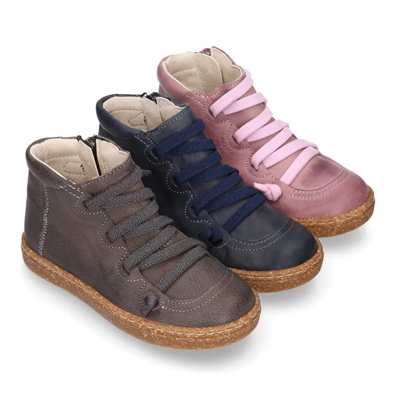 Botita niños OKAA ECO con cordones elásticos y cremallera en Piel Napa RÚSTICA SUAVE.