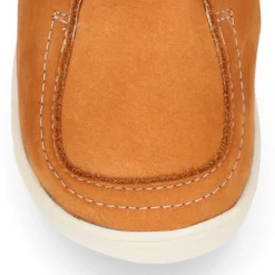 Botita niños respetuosa OKAA FLEX tipo Wallabee con cuello borrego en piel Nobuck.