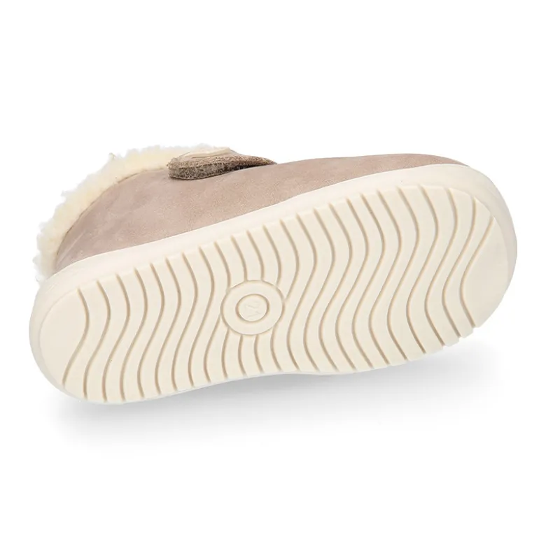 Botita niños respetuosa OKAA FLEX tipo Wallabee con cuello borrego en piel Nobuck.