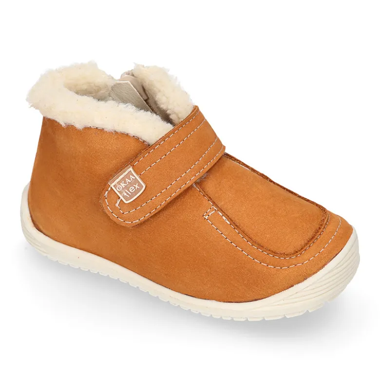 Botita niños respetuosa OKAA FLEX tipo Wallabee con cuello borrego en piel Nobuck.